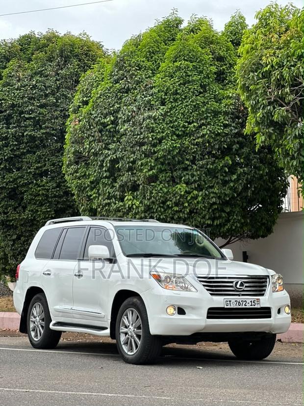 Lexus LX 570 2011 White