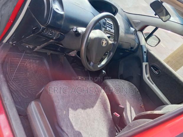 Toyota Vitz 2012 Red