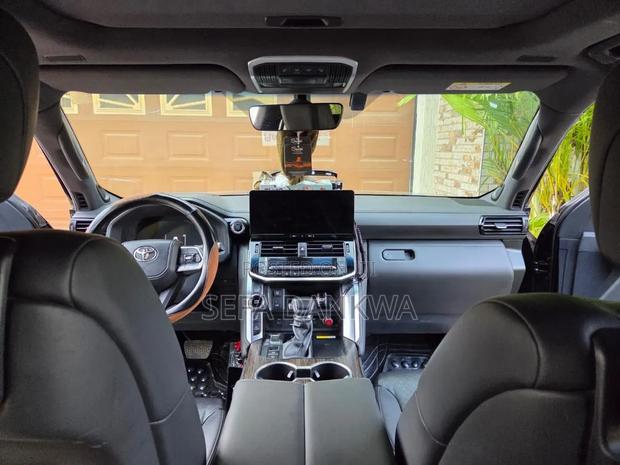 Toyota Land Cruiser 2025 Black