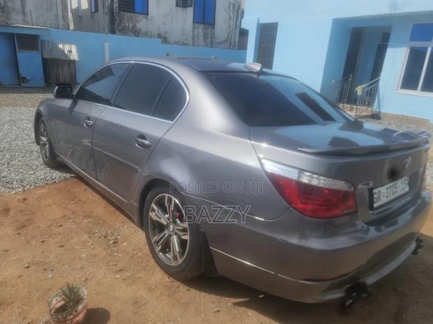 BMW 528i 2009 Gray