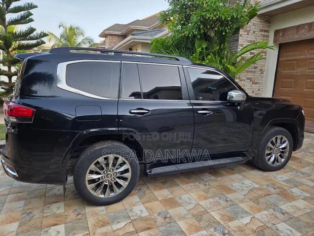 Toyota Land Cruiser 2025 Black