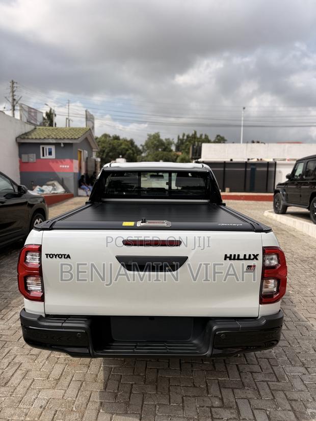 New Toyota Hilux 2026 White