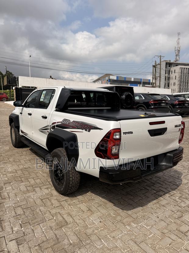 New Toyota Hilux 2026 White