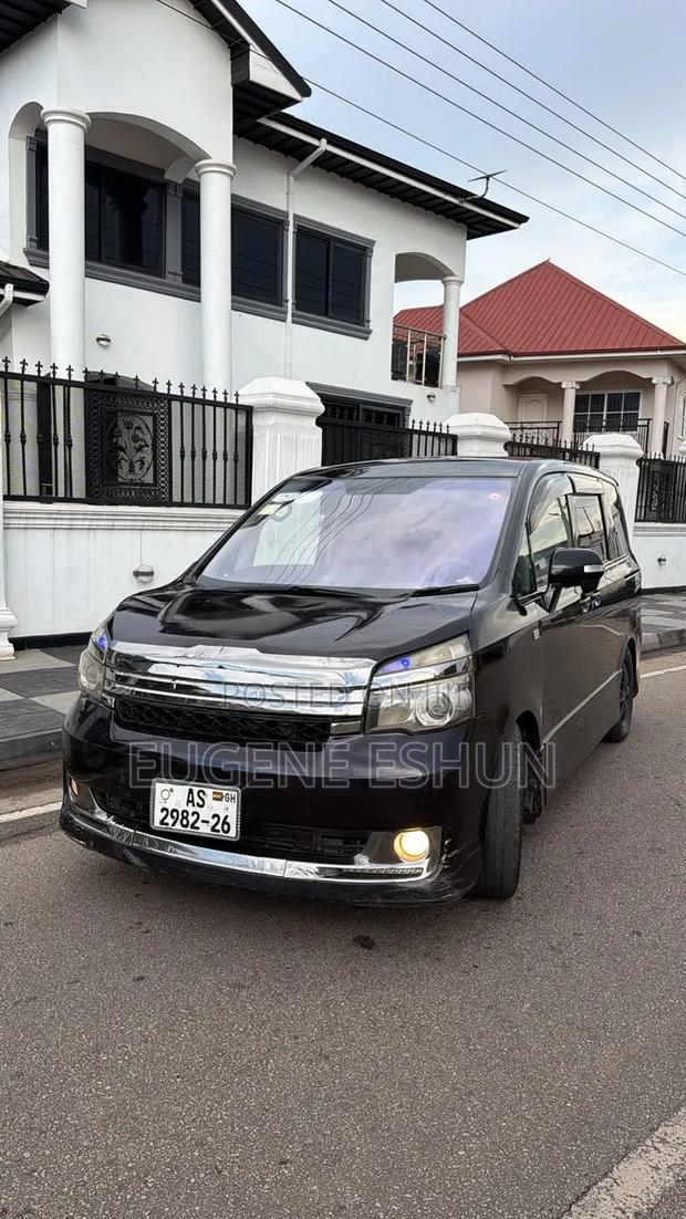Toyota Voxy 2012 Black