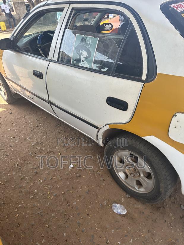 Toyota Corolla Automatic 1999 White