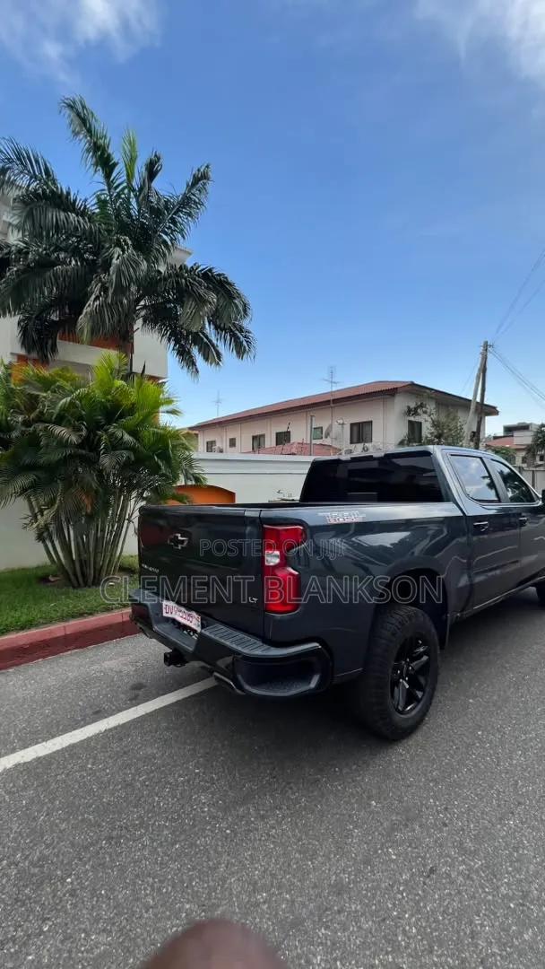 Chevrolet Silverado 1500 2021 Blue