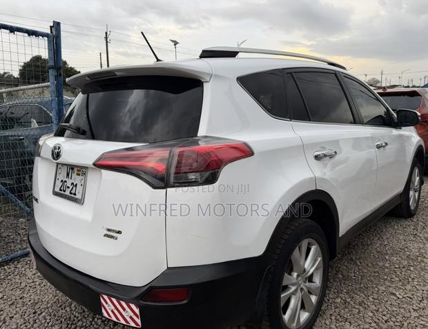 Toyota RAV4 Limited 4dr SUV AWD (2.5L 4cyl 6A) 2015 White