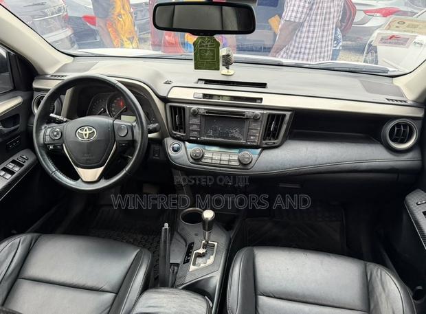 Toyota RAV4 Limited 4dr SUV AWD (2.5L 4cyl 6A) 2015 White