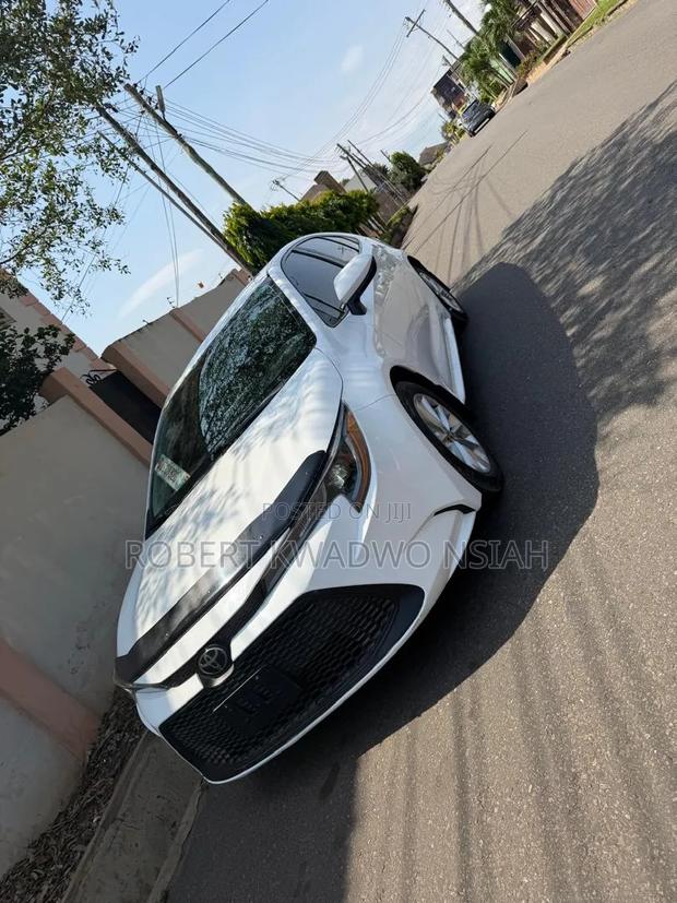 Toyota Corolla LE 2020 White