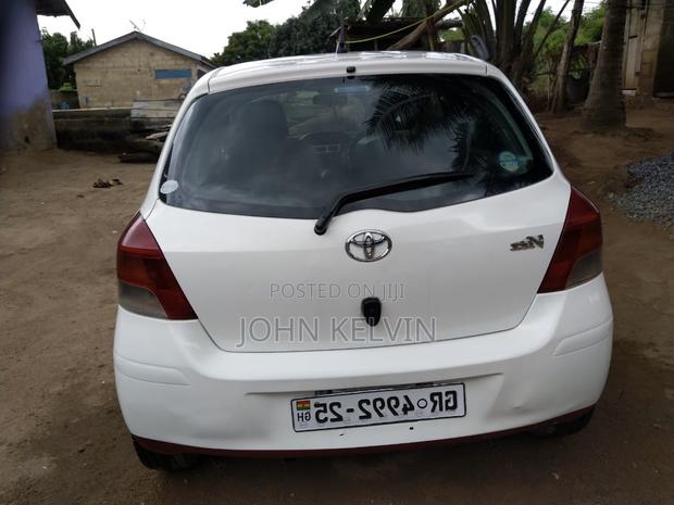Toyota Vitz 1.3 AWD 5dr 2010 White