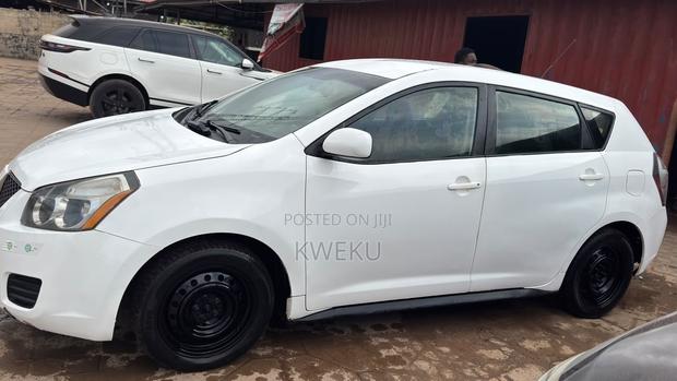 Pontiac Vibe 2010 White