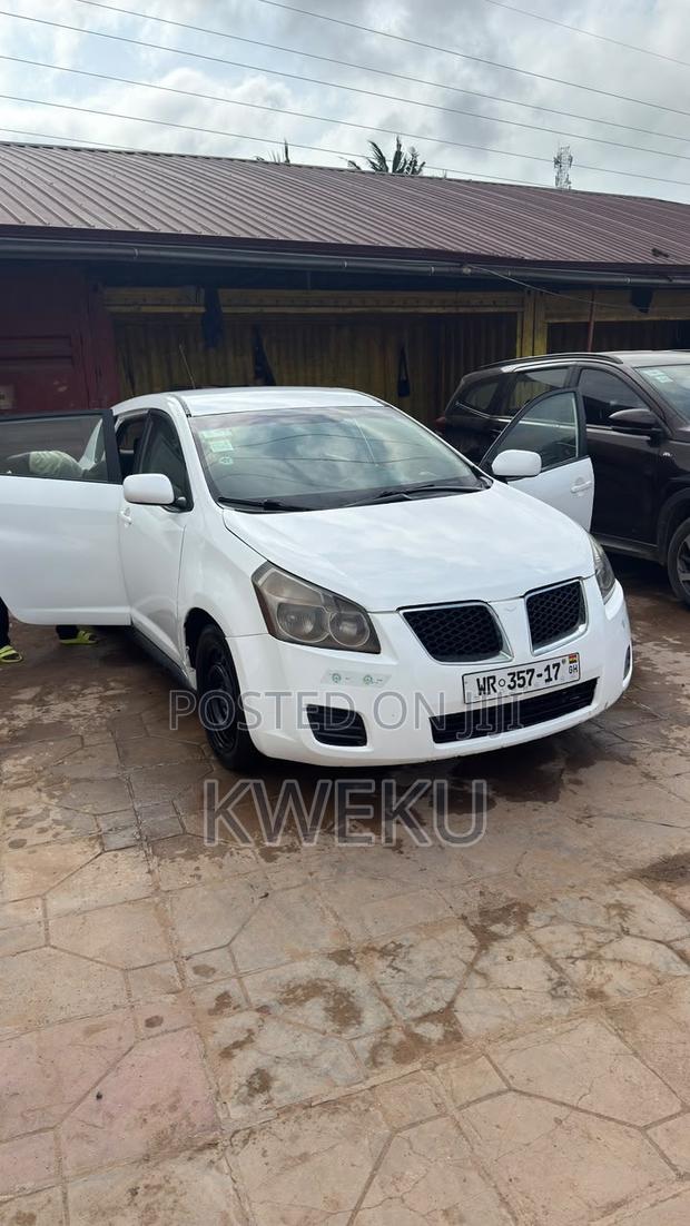 Pontiac Vibe 2010 White