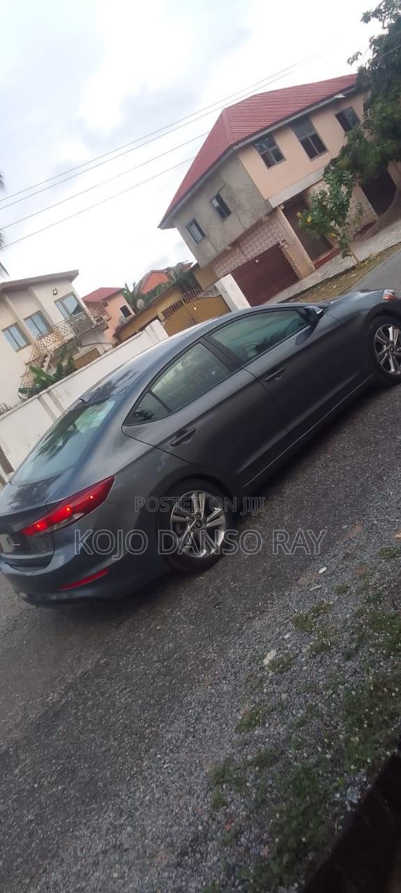 Hyundai Elantra Limited Sedan FWD (2.0L 4cyl 6A) 2017 Gray