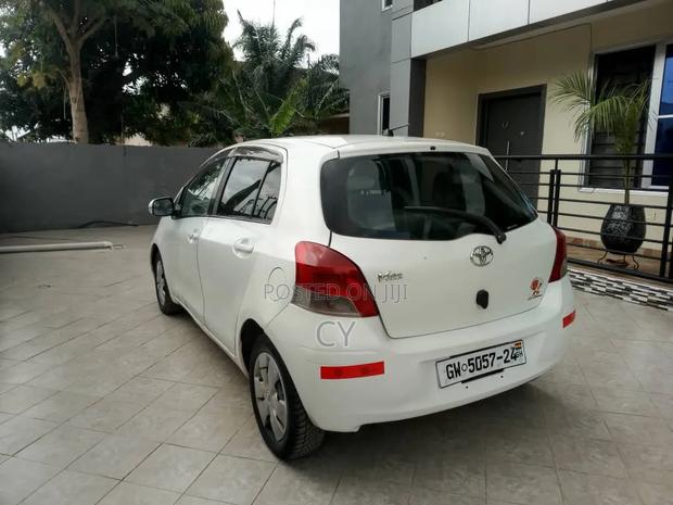 Toyota Vitz 1.3 AWD 3dr 2010 White