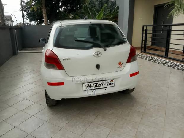 Toyota Vitz 1.3 AWD 3dr 2010 White