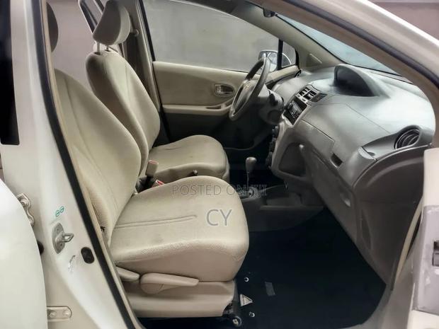 Toyota Vitz 1.3 AWD 3dr 2010 White