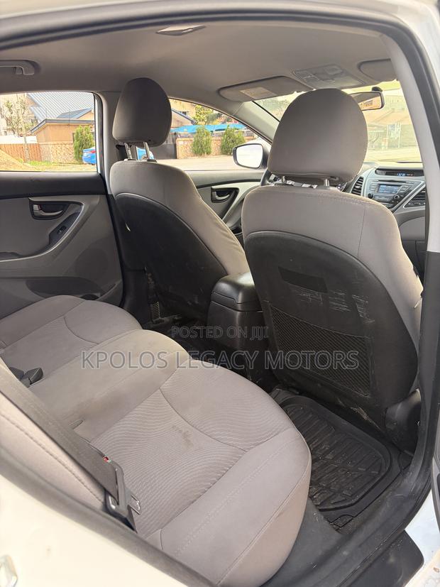 Hyundai Elantra Limited Sedan FWD (1.8L 4cyl 6A) 2016 White