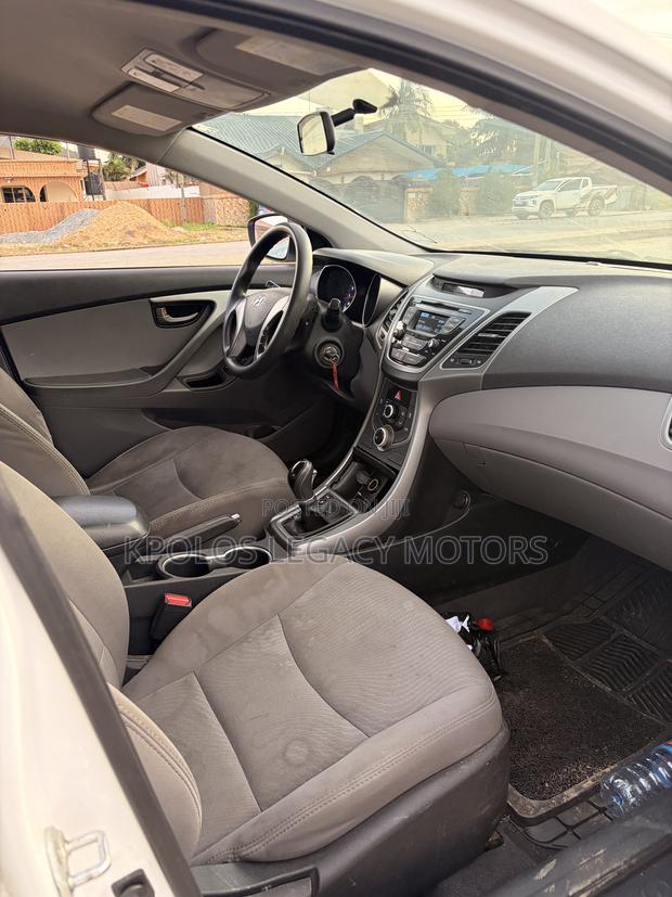 Hyundai Elantra Limited Sedan FWD (1.8L 4cyl 6A) 2016 White