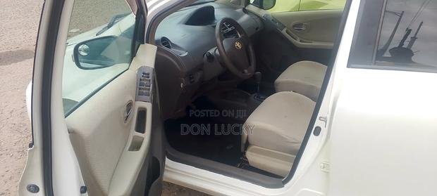 Toyota Vitz 1.0 FWD 5dr 2010 White