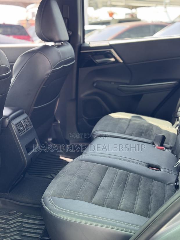 Mitsubishi Outlander 2023 Gray