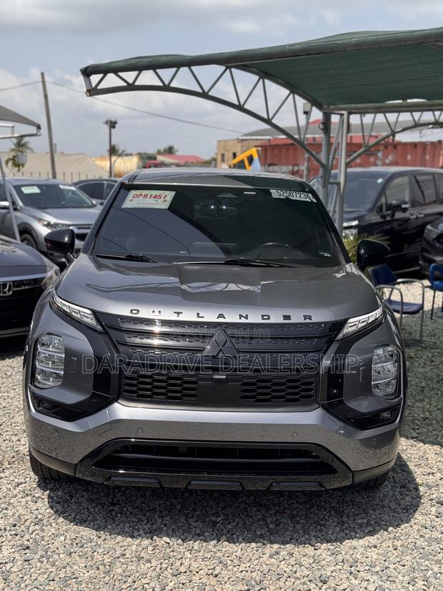 Mitsubishi Outlander 2023 Gray