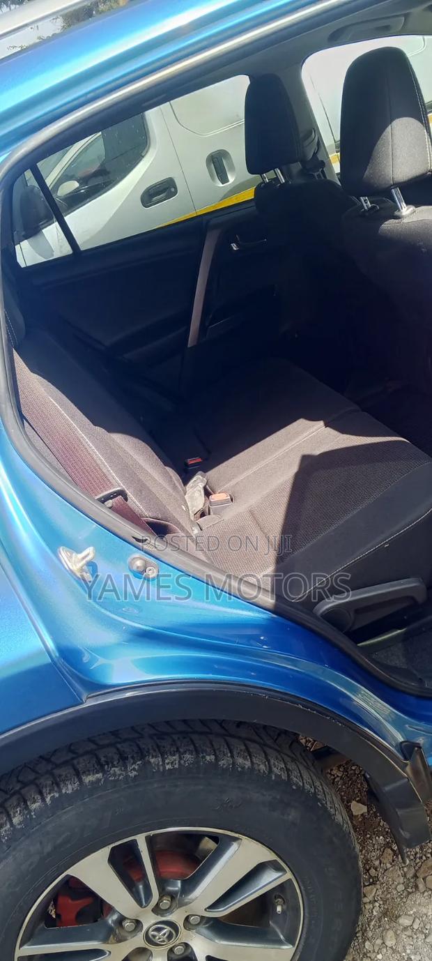 Toyota RAV4 XLE AWD (2.5L 4cyl 6A) 2017 Blue