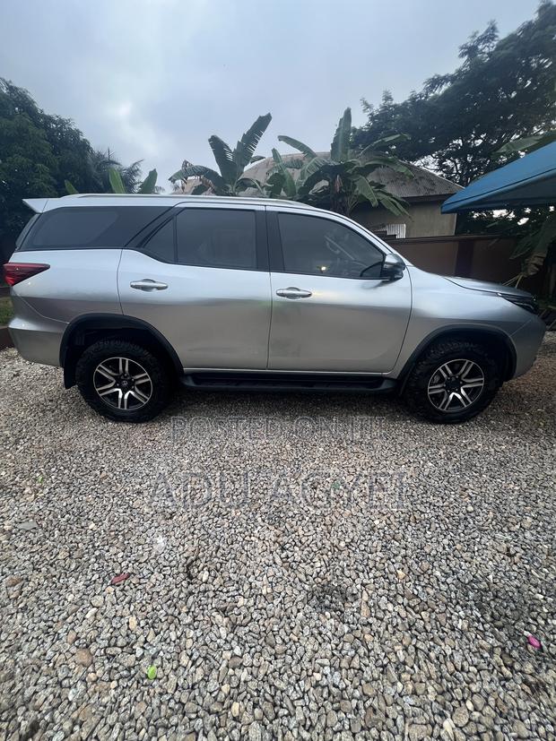Toyota Fortuner 2.7 RWD 2022 Silver