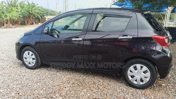 Toyota Vitz 1.3 FWD 5dr 2015 Purple