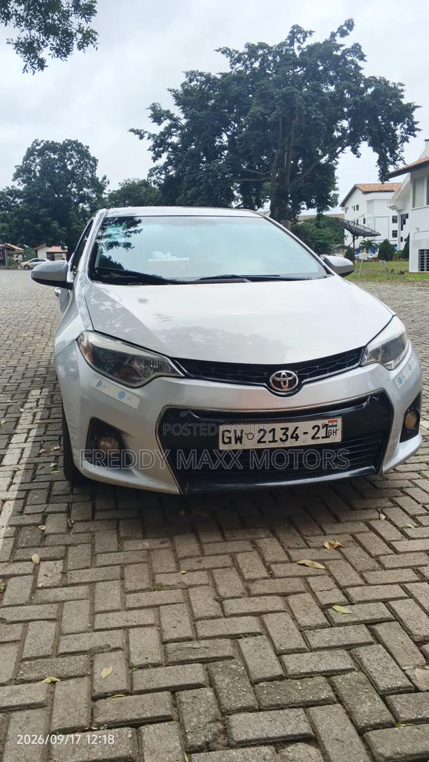 Toyota Corolla LE ECO Premium (1.8L 4cyl CVT) 2016 Silver