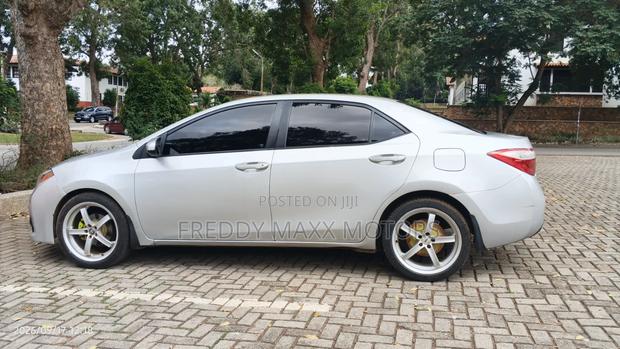 Toyota Corolla LE ECO Premium (1.8L 4cyl CVT) 2016 Silver