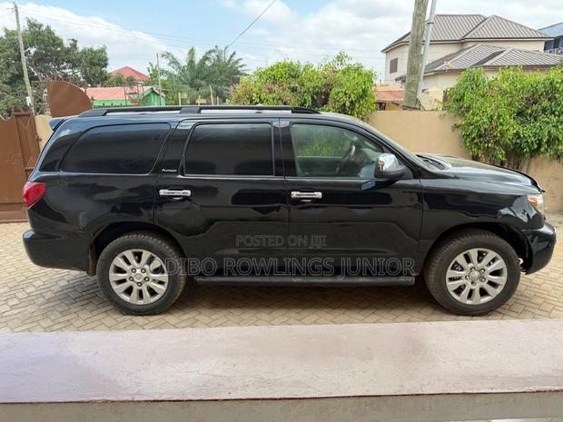 Toyota Sequoia Platinum 4dr SUV (5.7L 8cyl 6A) 2012 Black