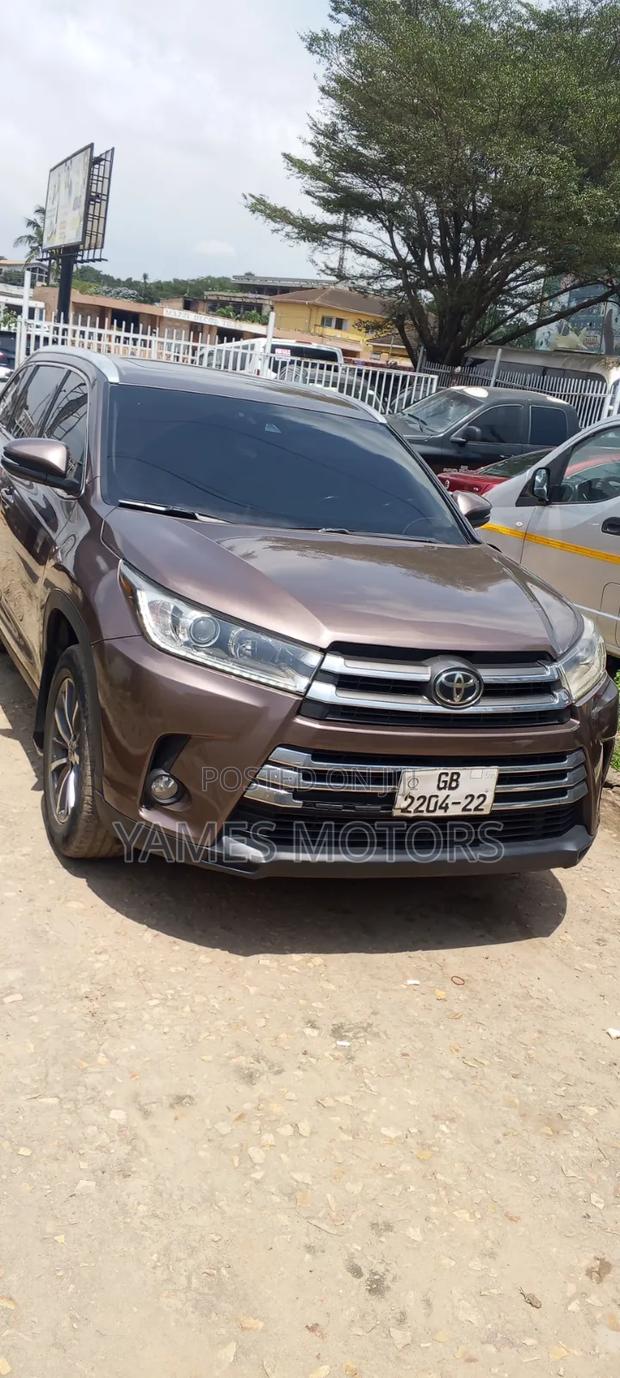 Toyota Highlander XLE 2019 Brown
