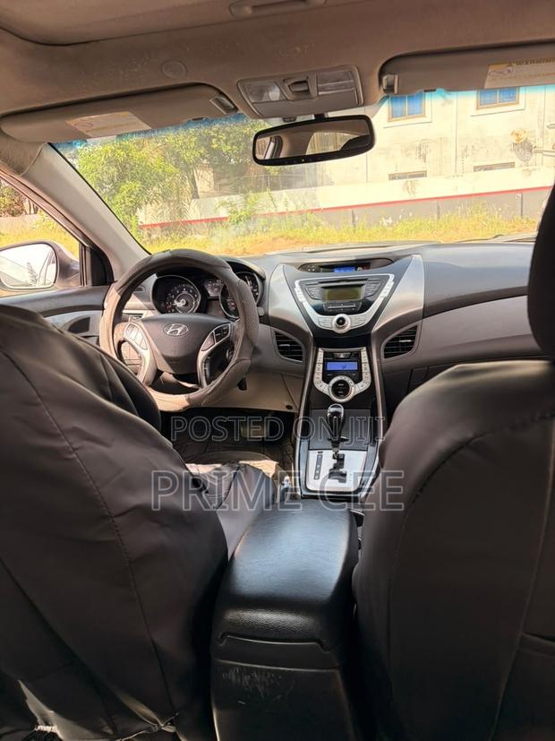 Hyundai Elantra 2012 White