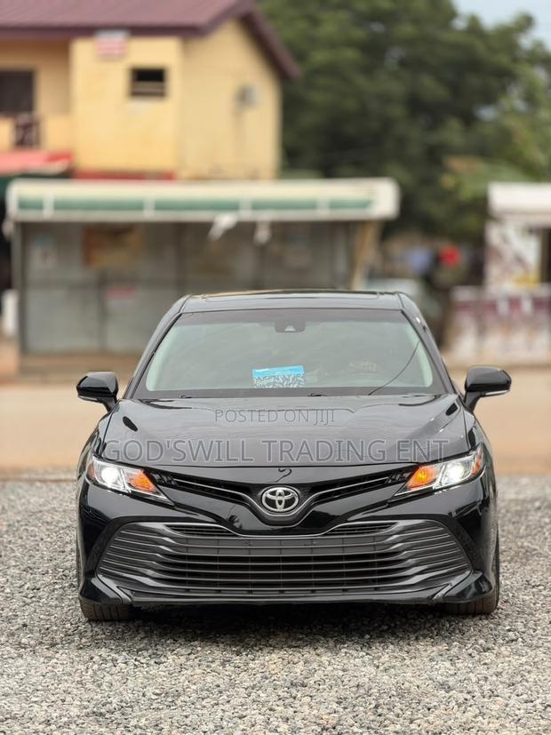 Toyota Camry SE FWD (2.5L 4cyl 8AM) 2018 Black
