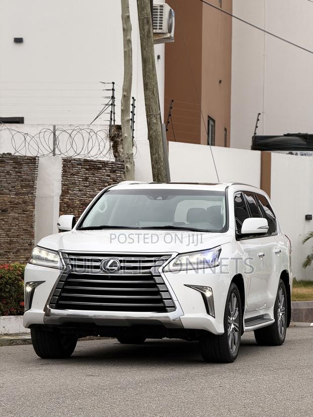 Lexus LX 570 AWD 2017 White