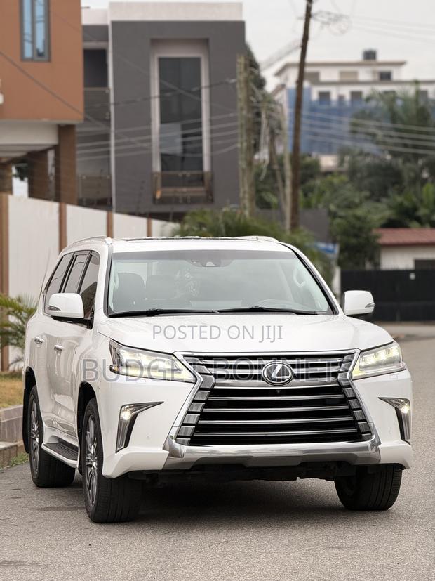Lexus LX 570 AWD 2017 White