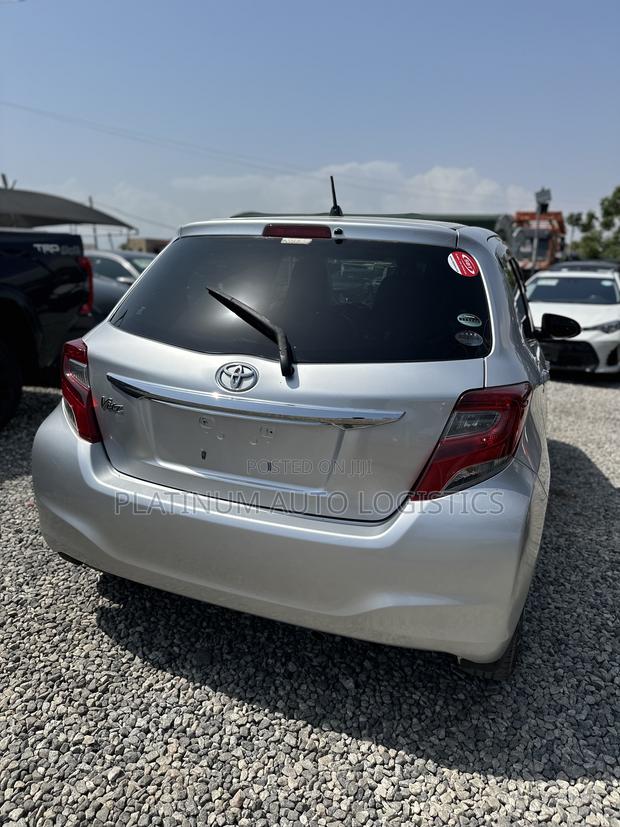Toyota Vitz 2015