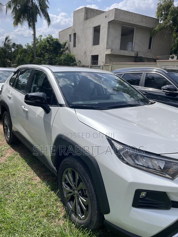 Toyota RAV4 2023 White