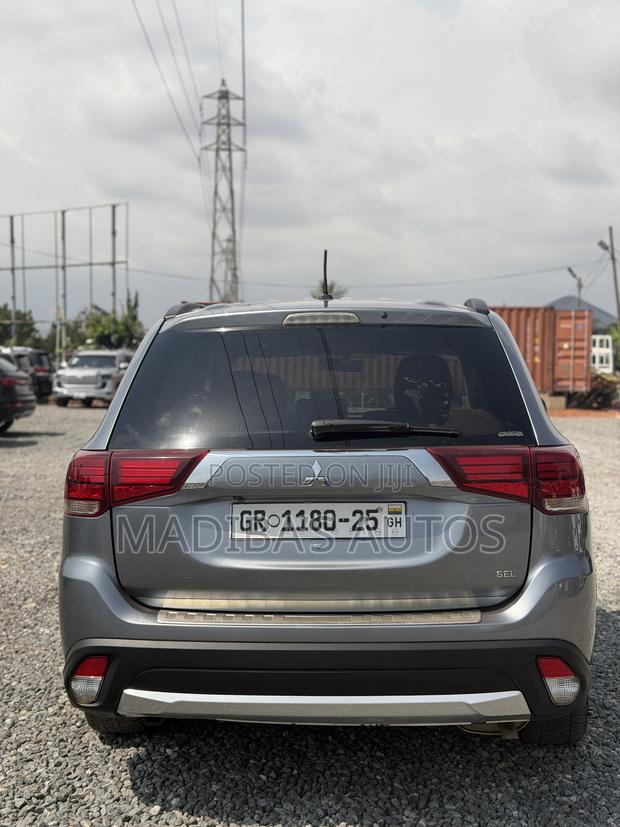 Mitsubishi Outlander 2016 Gray