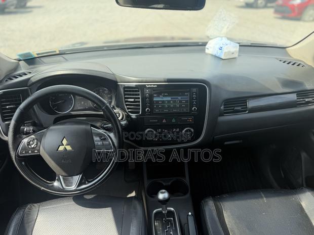 Mitsubishi Outlander 2016 Gray