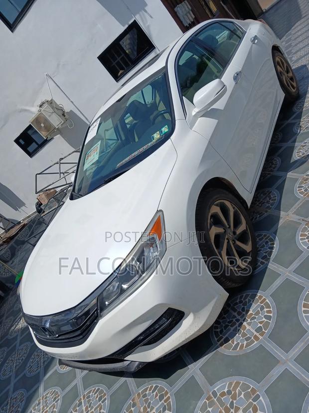 Honda Accord Sport SE 4dr Sedan FWD (2.4L 4cyl 2A) 2017 White