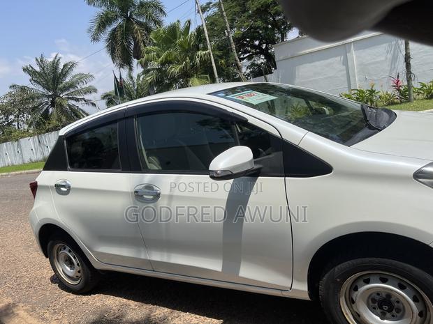 Toyota Vitz 1.3 AWD 5dr 2015 White
