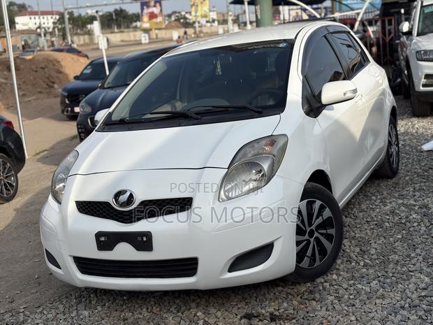 Toyota Vitz 2010 White