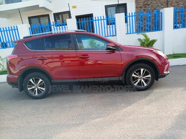 Toyota RAV4 LE 4dr SUV (2.5L 4cyl 6A) 2018 Red
