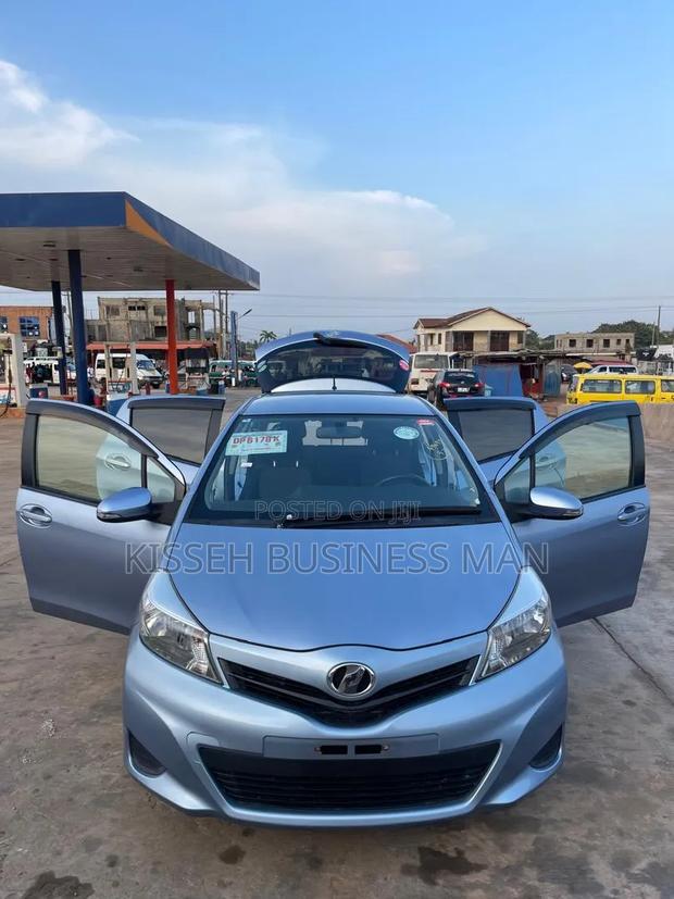 Toyota Vitz 2014 Blue