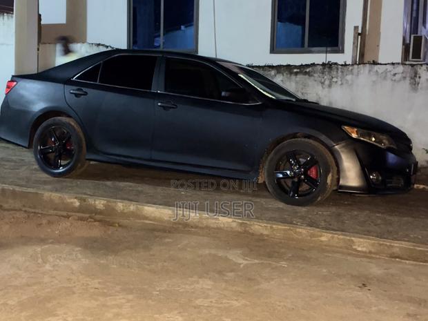 Toyota Camry SE 4dr Sedan (2.5L 4cyl 6A) 2013 Matt Black