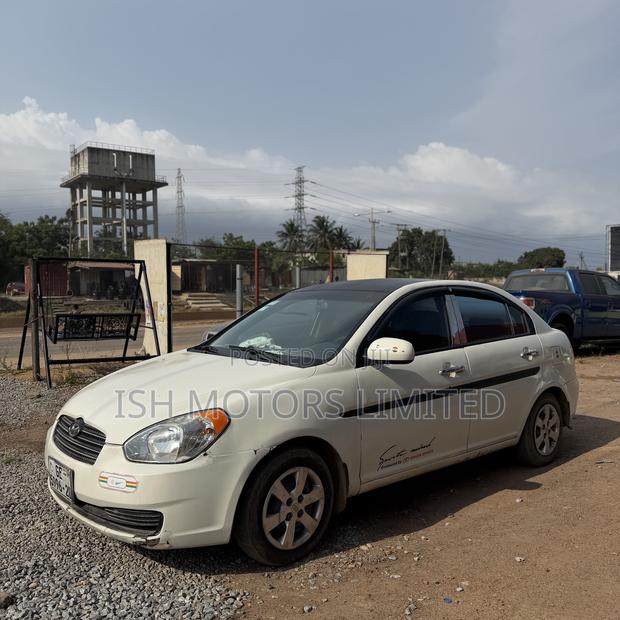 Hyundai Accent SE Automatic 2010 White