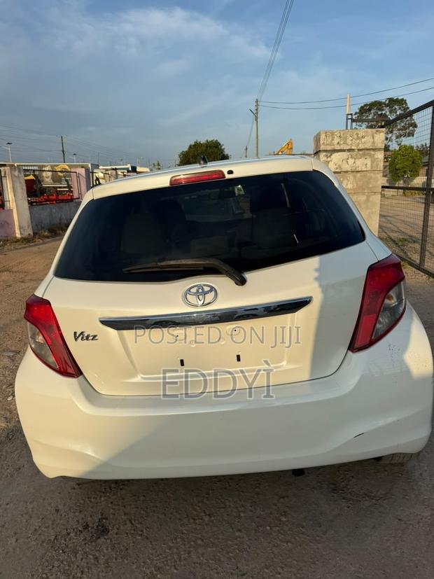 Toyota Vitz 2013 White