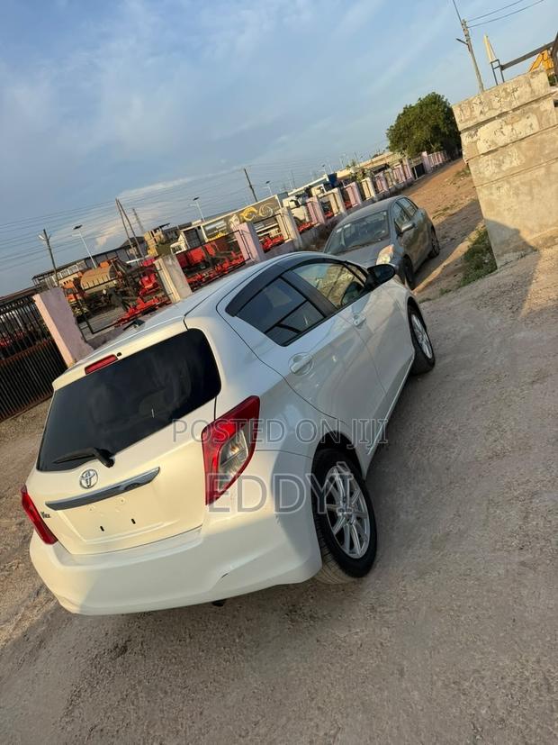 Toyota Vitz 2013 White
