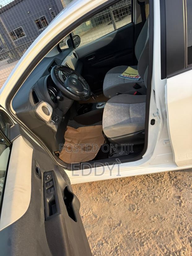 Toyota Vitz 2013 White